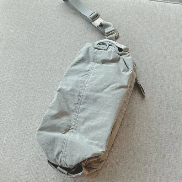 Lululemon Inspired Fast Track Bag 9L, Grey, Multi-pocket, NEW - Picture 3 of 4